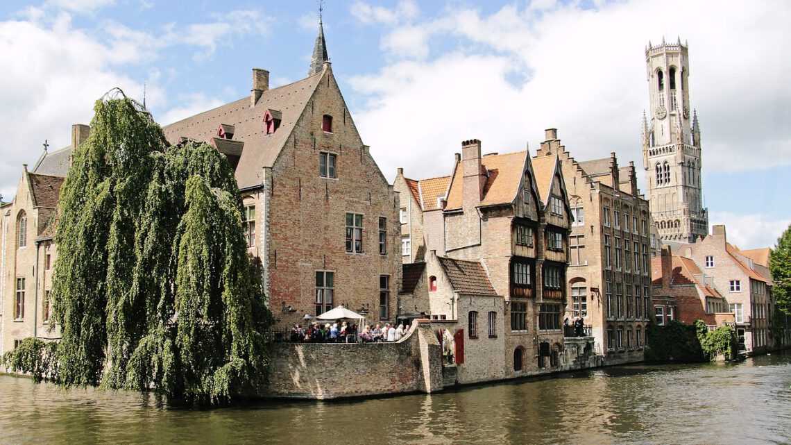 Bezoek hotel Dusseldorf of één van Brugge hotels als je de grens over wilt