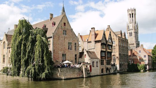 Bezoek hotel Dusseldorf of één van Brugge hotels als je de grens over wilt